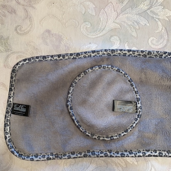 Grey Leopard Print Make up remover cloth - Picture 4 of 5